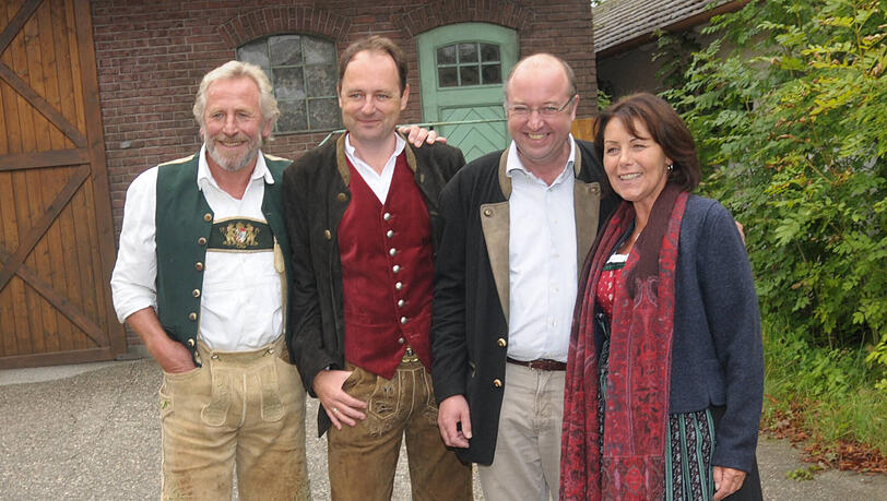 Hermann Giefer, Bernhard Ulrich, Heinrich Stadler und Brigitte Walbrun am Set von "Dahoam is Dahoam". Hermann Giefer, Bernhard Ulrich, Heinrich Stadler und Brigitte Walbrun am Set von "Dahoam is Dahoam".