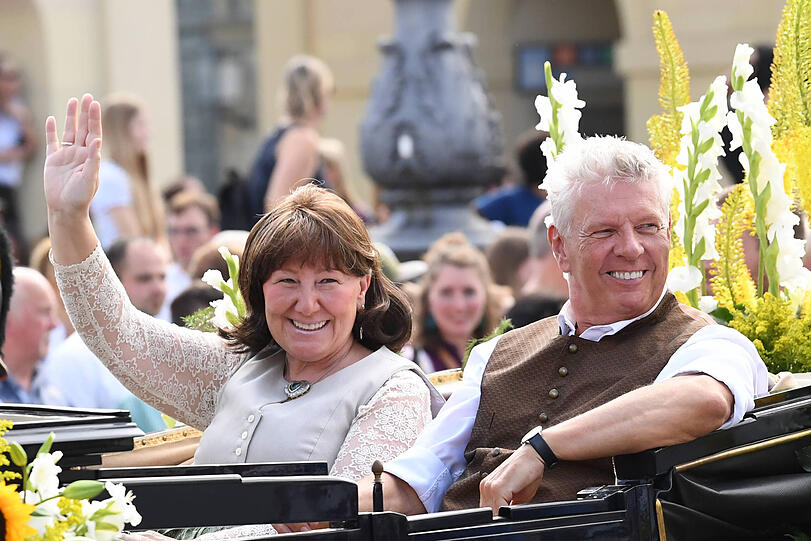 Einer der ganz gro&szlig;en Auftritte im Jahr: Die Reiters fahren in der Kutsche auf die Wiesn, hier im Jahr 2023.
