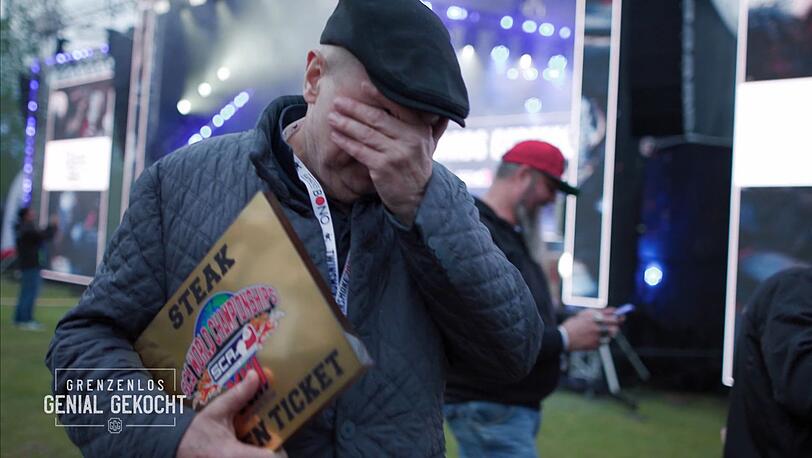 Das Sahnehäubchen: Lafer wurde mit dem "Golden Ticket" ausgezeichnet. Damit ist er für die WM 2027 in Las Vegas qualifiziert. Er konnte es nicht fassen und dankte ergriffen: "Ich liebe euch!" Das Sahnehäubchen: Lafer wurde mit dem "Golden Ticket" ausgezeichnet. Damit ist er für die WM 2027 in Las Vegas qualifiziert. Er konnte es nicht fassen und dankte ergriffen: "Ich liebe euch!"