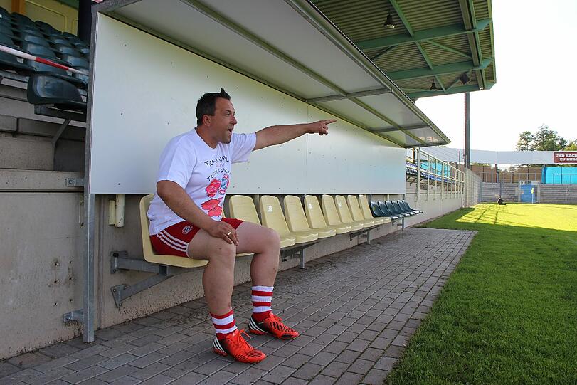 Ausnahmezustand vor Guardiolas erstem Spiel in Weiden: Die AZ war schon da und zeigt in der Bilderstrecke, was die Bayern dort erwartet.