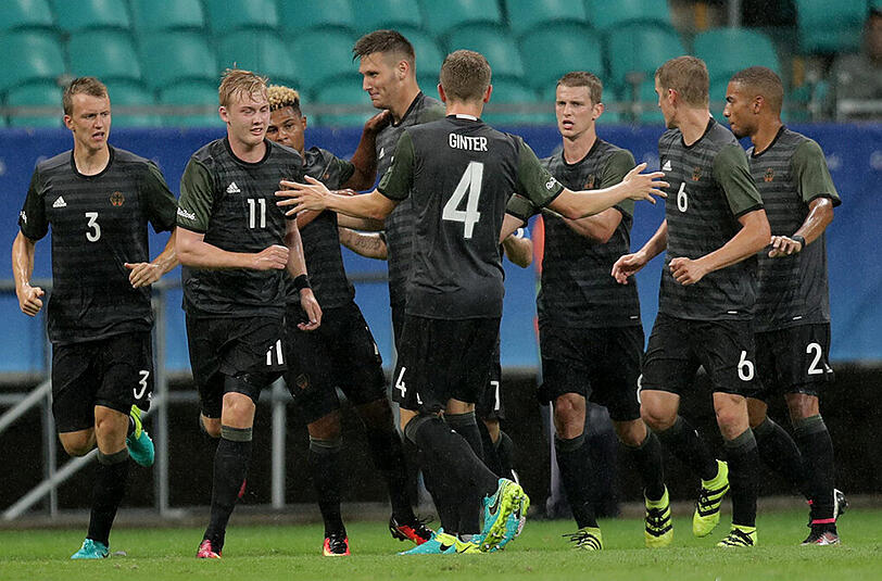 Unaufgeregt, gelassen einen Punkt geholt. Klasse Leistung der deutschen Kicker.