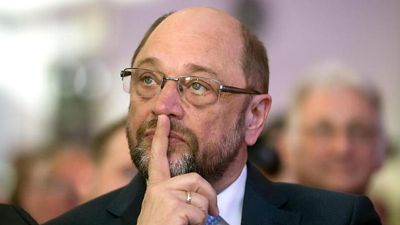 Wenn die Bürger den Bundeskanzler direkt wählen könnten, würden sich derzeit 49 Prozent für Angela Merkel und nur 32 Prozent für Martin Schulz aussprechen.