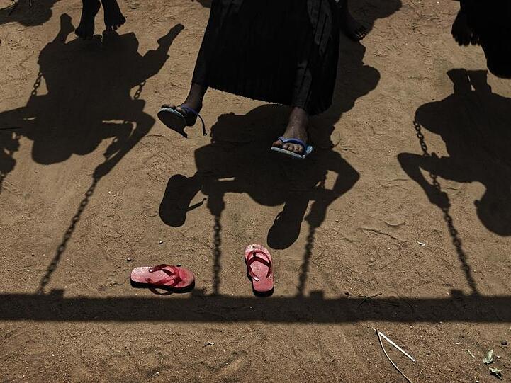 Jährlich sterben über 100.000 Babys durch Krieg. Das geht aus einem Bericht der Kinderrechtsorganisation Save the Children hervor.