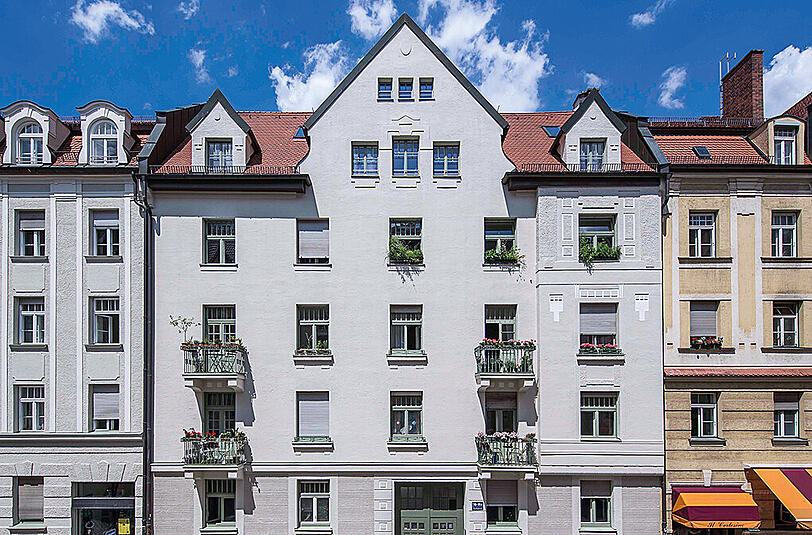 Oberländerstraße 16: Das Haus liegt im Stadtteil Untersendling und ist Teil des denkmalgeschützten Dankl-Blocks. Das Gebäude mit Mittelzwerchhaus und seitlichem Flacherker wurde 1905 nach den Plänen von August Brüchle erbaut.