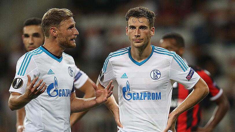 Ratlos: Die Schalke-Profis Benedikt Höwedes und Leon Goretzka (rechts). Ratlos: Die Schalke-Profis Benedikt Höwedes und Leon Goretzka (rechts).