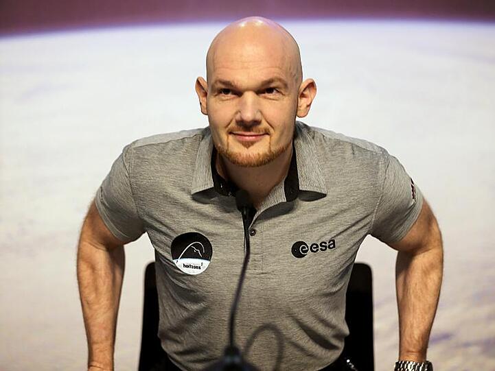 Der deutsche Astronaut Alexander Gerst nach seiner Rückkehr von der Raumstation ISS.