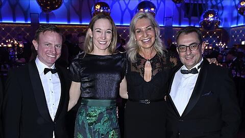 Christine Theiss mit Mann Hans, Saskia Greipl und Stavros Konstantinidis
