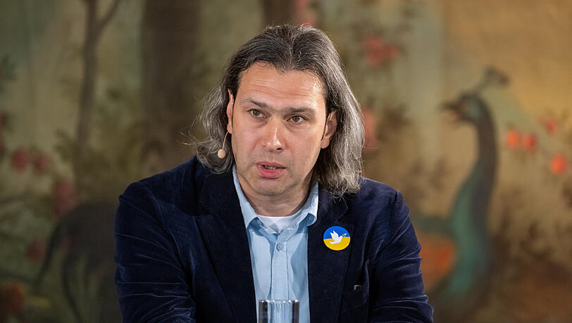 Vladimir Jurowski wurde 1972 in Moskau geboren. 1990 kam er nach Deutschland, wo er sein Studium in Dresden und Berlin fortsetzte. Er war Kapellmeister an der Komischen Oper Berlin und Chef des London Philharmonic Orchestra. Seit 2017 leitet er das Rundfunk-Sinfonieorchesters Berlin, 2021 wurde er Generalmusikdirektor der Bayerischen Staatsoper. Vladimir Jurowski wurde 1972 in Moskau geboren. 1990 kam er nach Deutschland, wo er sein Studium in Dresden und Berlin fortsetzte. Er war Kapellmeister an der Komischen Oper Berlin und Chef des London Philharmonic Orchestra. Seit 2017 leitet er das Rundfunk-Sinfonieorchesters Berlin, 2021 wurde er Generalmusikdirektor der Bayerischen Staatsoper.