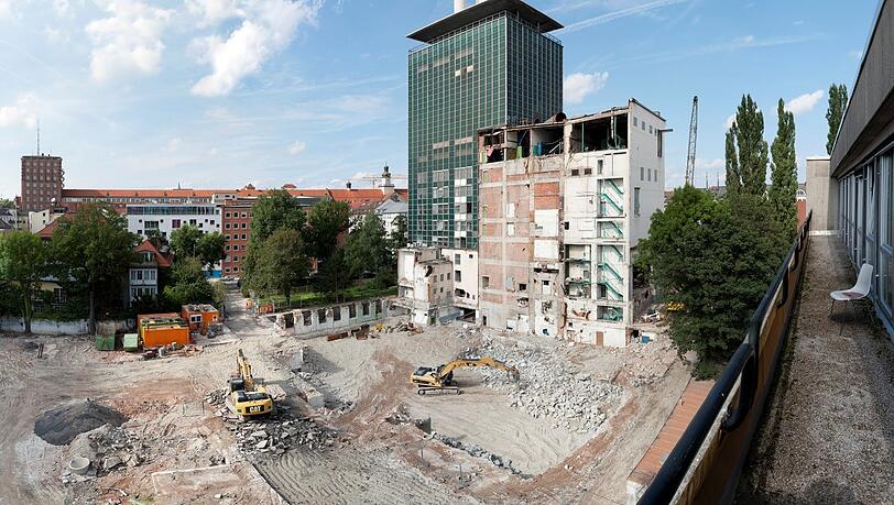 "The Seven" 2010, früher Heizkraftwerk, heute Wohnturm Münchner Millionäre. Innenansicht von Hinz in der Umbauphase. Ab 17.  Mai im "Sandkasten" an der Sandstraße 33 zu sehen - kostenfrei.