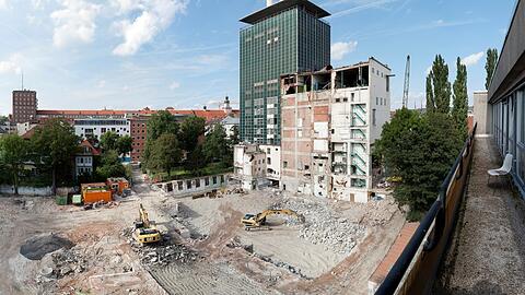 "The Seven" 2010, früher Heizkraftwerk, heute Wohnturm Münchner Millionäre. Innenansicht von Hinz in der Umbauphase. Ab 17.  Mai im "Sandkasten" an der Sandstraße 33 zu sehen - kostenfrei.