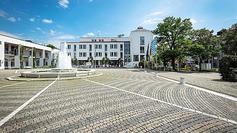 So schaut der Ortskern von Ottobrunn aus: Im Hintergrund steht das Rathaus.