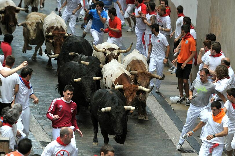 Stierhatz brutal: Aktuelle Bilder aus Pamplona.