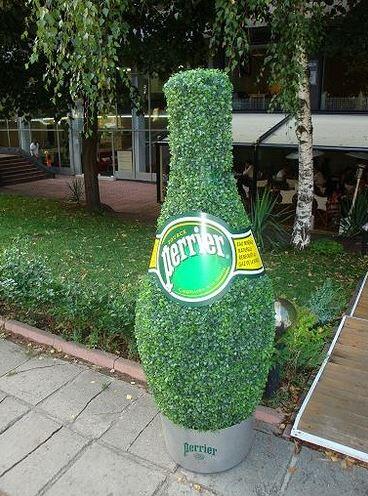 Guerilla Marketing ist eine äußerst amüsante Art der Werbung, hier für eine französische Wassermarke.