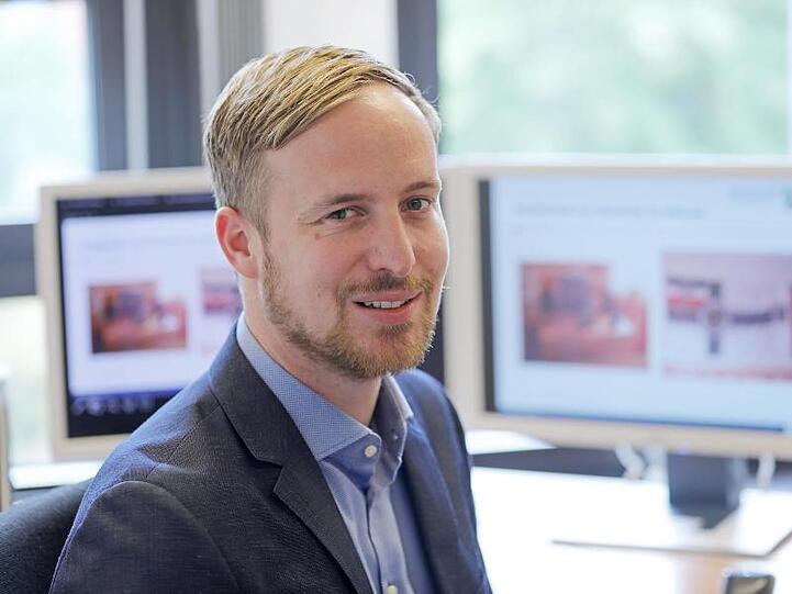 Staatsanwalt Christoph Hebbecker in seinem Büro in Köln. Die Ankläger von der "Zentral- und Ansprechstelle Cybercrime Nordrhein-Westfalen" verfahren nach der Dvise "Verfolgen statt nur löschen". Die Zahl der Beschuldigten beläuft sich mittlerweile auf etwa 80.