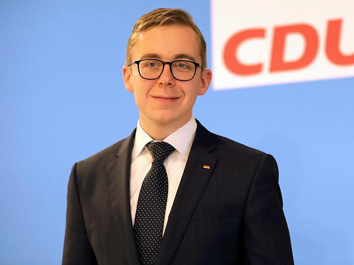 Philipp Amthor, der gegenwärtig jüngste CDU-Bundestagsabgeordnete, bewirbt sich um den CDU-Landesvorsitz in Mecklenburg-Vorpommern.
