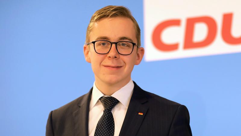 Philipp Amthor, der gegenwärtig jüngste CDU-Bundestagsabgeordnete, bewirbt sich um den CDU-Landesvorsitz in Mecklenburg-Vorpommern. Philipp Amthor, der gegenwärtig jüngste CDU-Bundestagsabgeordnete, bewirbt sich um den CDU-Landesvorsitz in Mecklenburg-Vorpommern.