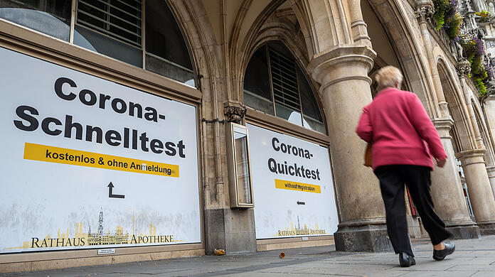 Die Corona-Hotline der Stadt registriert fast doppelt so viele Anrufe wie noch Ende Oktober.