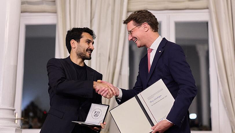 Gündogan sollte den Preis eigentlich schon im vergangenen Jahr bekommen. Jetzt wurde das nachgeholt. Gündogan sollte den Preis eigentlich schon im vergangenen Jahr bekommen. Jetzt wurde das nachgeholt.