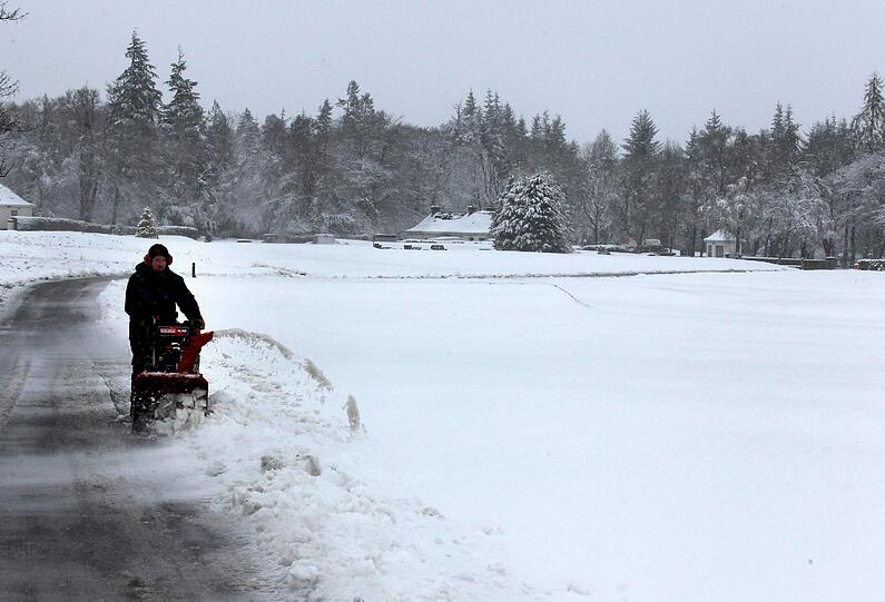 Tatsächlich sind in dieser Region Schottlands am Dienstag innerhalb von vier Stunden mehr als 15cm Neuschnee gefallen.