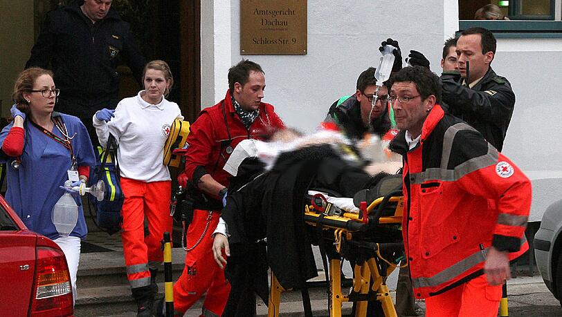 11. Januar 2012: Im Dachauer Amtsgericht wurde ein Staatsanwalt erschossen. Inzwischen sind 70 neue Wachleute zur Sicherheit in Bayern eingestellt worden.