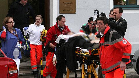 11. Januar 2012: Im Dachauer Amtsgericht wurde ein Staatsanwalt erschossen. Inzwischen sind 70 neue Wachleute zur Sicherheit in Bayern eingestellt worden.