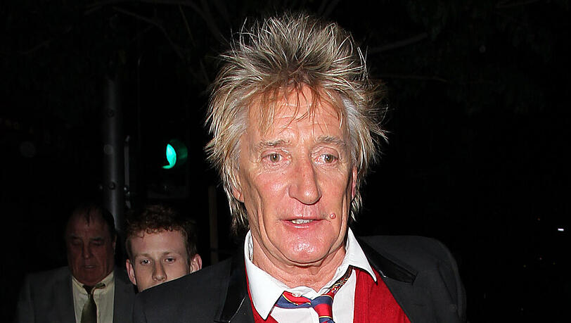2001 wurde Rod Stewart wegen seiner Schilddrüsen-Krebs-Erkrankung operiert. 2001 wurde Rod Stewart wegen seiner Schilddrüsen-Krebs-Erkrankung operiert.