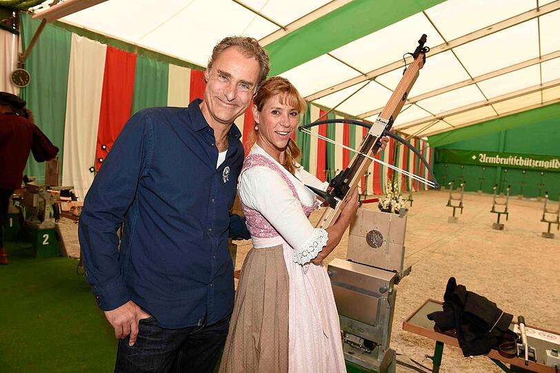 BMW Armbrustschießen: Carin C. Tietze und Florian Richter