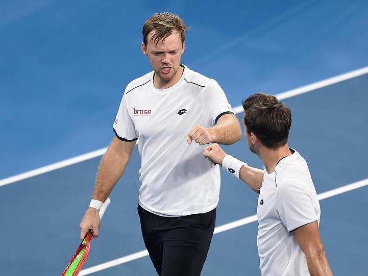Sorgten für den 2:1-Sieg über Griechenland: Kevin Krawietz (l) und Andreas Mies.