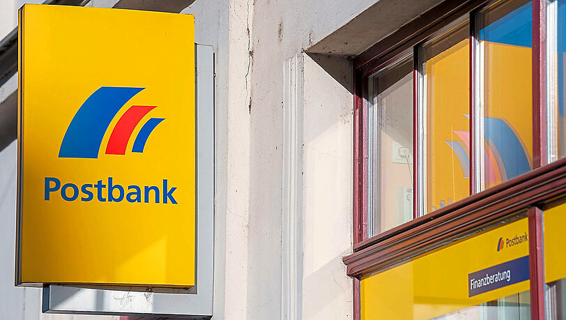 Noch gibt es rund 550 Postbankfilialen. Der Kontakt zu den Kunden soll sich künftig ins Internet verlagern. (Symbolbild)