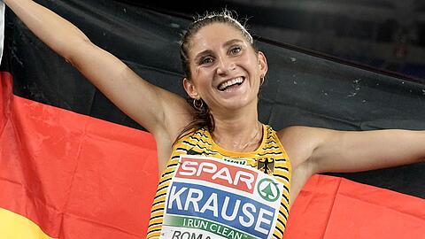 Gesa Krause freut sich über EM-Silber über 3000 Meter Hindernis.