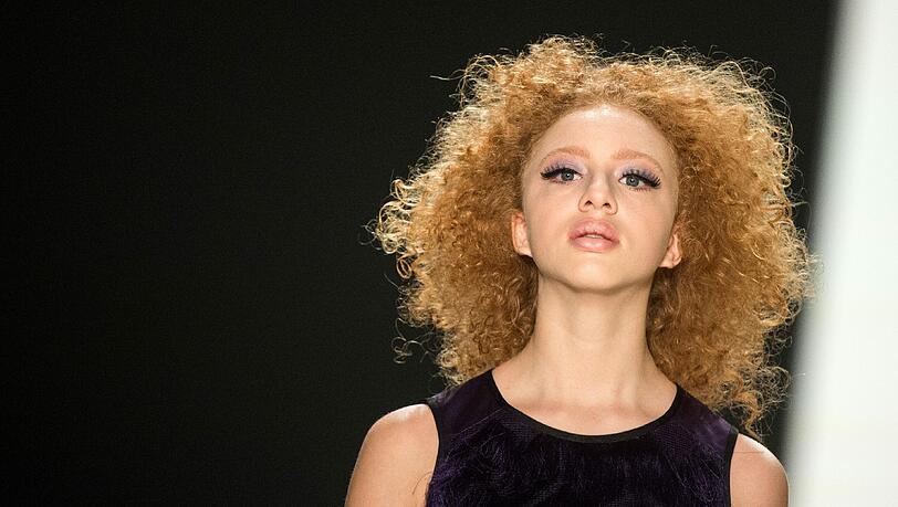 Model und Becker-Tochter Anna Ermakowa zeigt sich in neuem Look - ohne ihren typischen Lockenkopf.