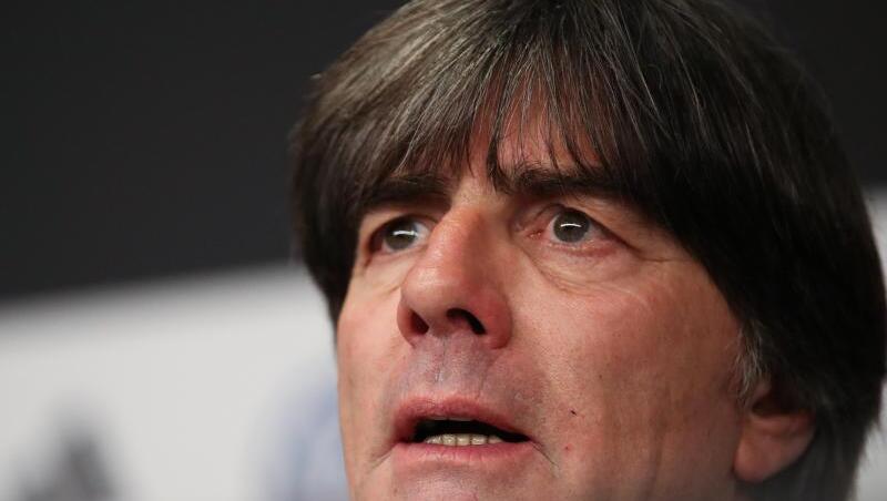 Bundestrainer Joachim Löw fliegt mit dem Nationalteam nach Nordirland. Bundestrainer Joachim Löw fliegt mit dem Nationalteam nach Nordirland.