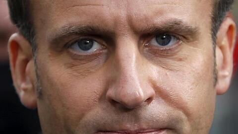 Emmanuel Macron, Präsident von Frankreich, spricht nach der Messerattacke in der Kirche Notre-Dame in Nizza zu Medienvertretern.