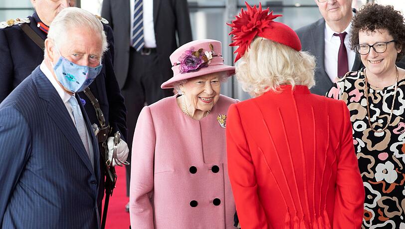 Queen Elizabeth wird von Prinz Charles und Herzogin Camilla zu einer Veranstaltung begleitet. Queen Elizabeth wird von Prinz Charles und Herzogin Camilla zu einer Veranstaltung begleitet.