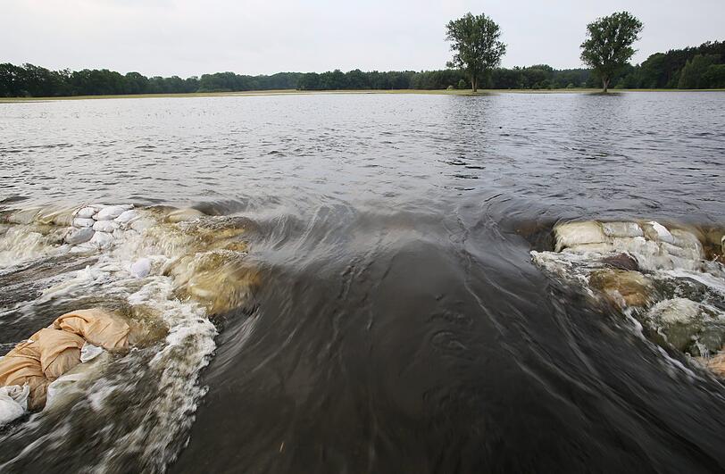 Vorher-Nachher-Fotos, Kurioses, überflutete Straßen: Aktuelle Hochwasser-Fotos aus Sachsen Anhalt