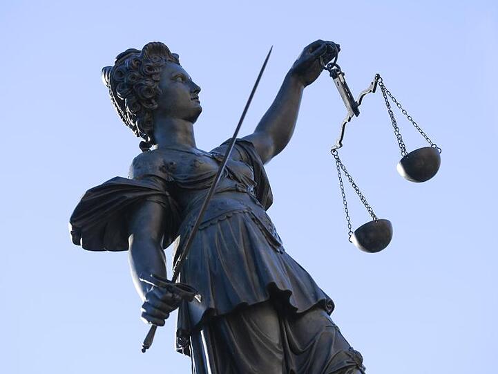 Die Statue der Justitia. Foto: Arne Dedert/dpa/Symbolbild