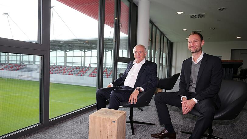 Unter seiner Leitung läuft es prima am Bayern-Campus: NLZ-Chef Jochen Sauer (r.).