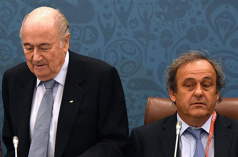 Joseph S. Blatter (links) und Michel Platini sind derzeit für sechs Jahre gesperrt - beide haben jedoch den Internationalen Sportgerichtshof CAS angerufen, um eine Aufhebung der Sanktion zu erwirken.