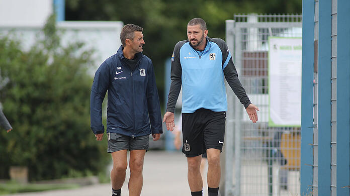 Löwen-Trainer Michael Köllner (l.) und Sascha Mölders.