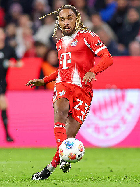 Sacha Boey kommt wegen der Verletzungssorgen beim FC Bayern derzeit regelmäßig zum Einsatz.