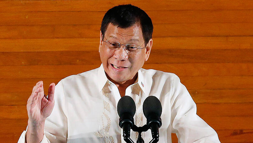 "Ihr Hurensöhne, ich bringe euch echt alle um", drohte Rodgrigo Duterte Drogendealern. Foto: Francis R. Malasig "Ihr Hurensöhne, ich bringe euch echt alle um", drohte Rodgrigo Duterte Drogendealern. Foto: Francis R. Malasig