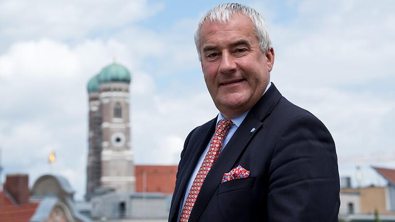 Am Tag seiner Vorstellung als Antisemitismus-Beauftragter der Staatsregierung: Ludwig Spaenle vor der Frauenkirche.