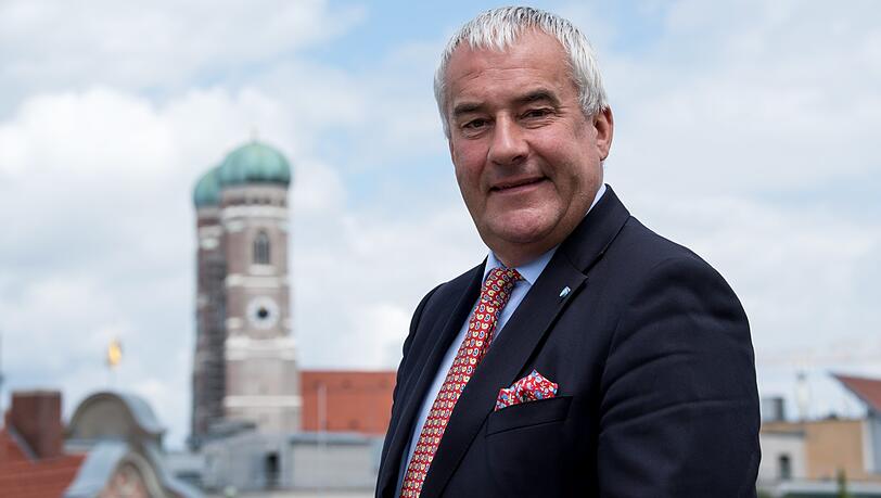 Am Tag seiner Vorstellung als Antisemitismus-Beauftragter der Staatsregierung: Ludwig Spaenle vor der Frauenkirche.