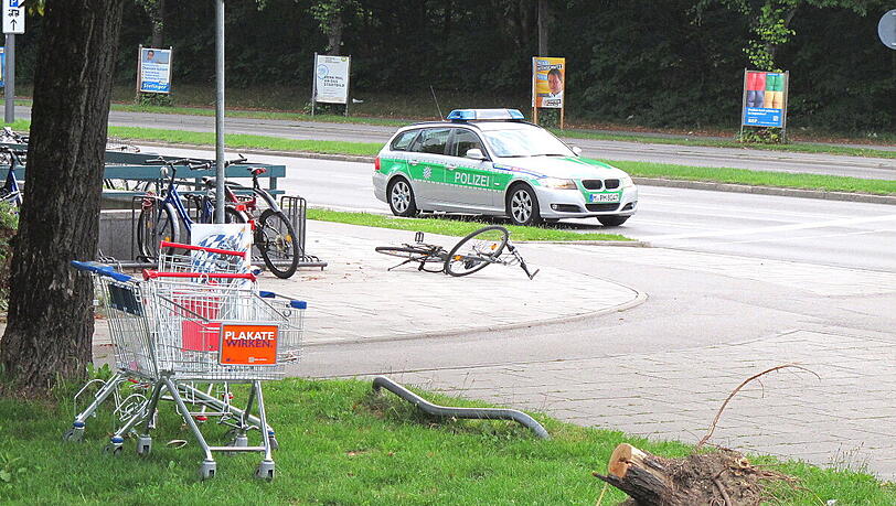 Die Polizei musste die Unfallstelle sichern. (Symbolbild) Die Polizei musste die Unfallstelle sichern. (Symbolbild)