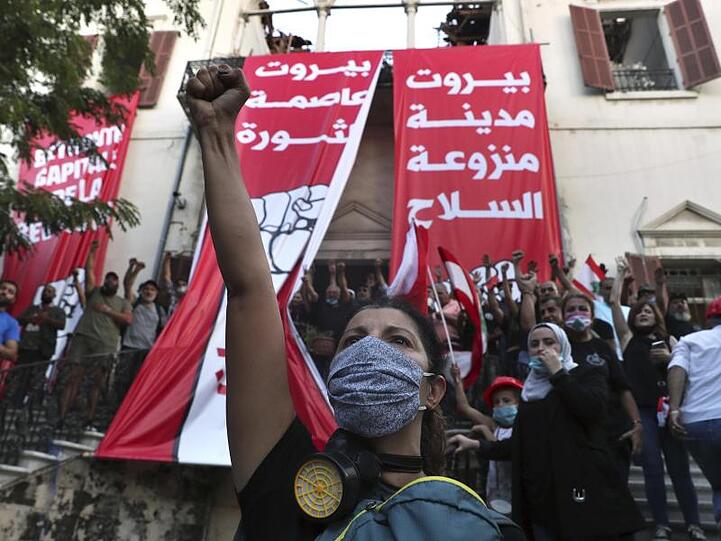 Demonstranten bei einem regierungskritischen Protest in Libanons Hauptstadt Beirut.