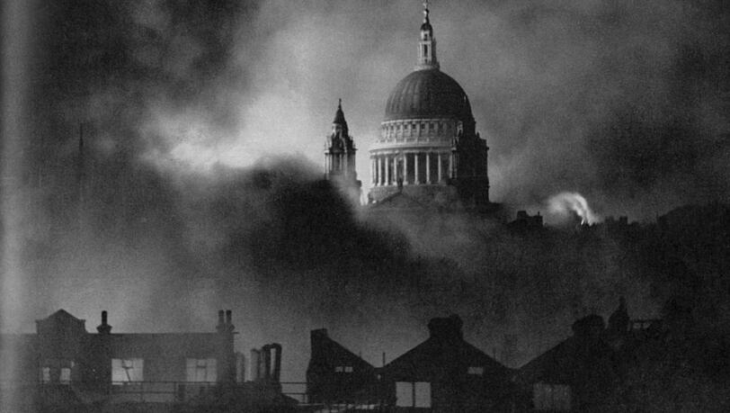 Im Krieg: St. Paul's Cathedral in London 1940. Im Krieg: St. Paul's Cathedral in London 1940.