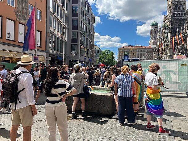 Der Trinkbrunnen am Marienplatz ist gut besucht, bei Temperaturen um die 30 Grad auch kein Wunder. Der Trinkbrunnen am Marienplatz ist gut besucht, bei Temperaturen um die 30 Grad auch kein Wunder.