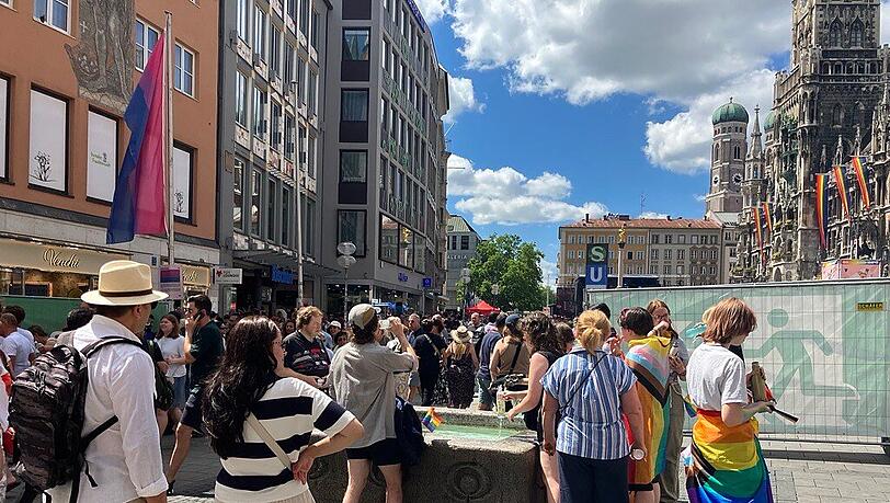 Der Trinkbrunnen am Marienplatz ist gut besucht, bei Temperaturen um die 30 Grad auch kein Wunder. Der Trinkbrunnen am Marienplatz ist gut besucht, bei Temperaturen um die 30 Grad auch kein Wunder.