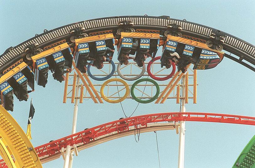 Der Olympia Looping, auch als 5er-Looping bekannt, ist zwar nicht ganz so alt, zählt aber ebenfalls zu den absoluten Klassikern unter den Fahrgeschäften.