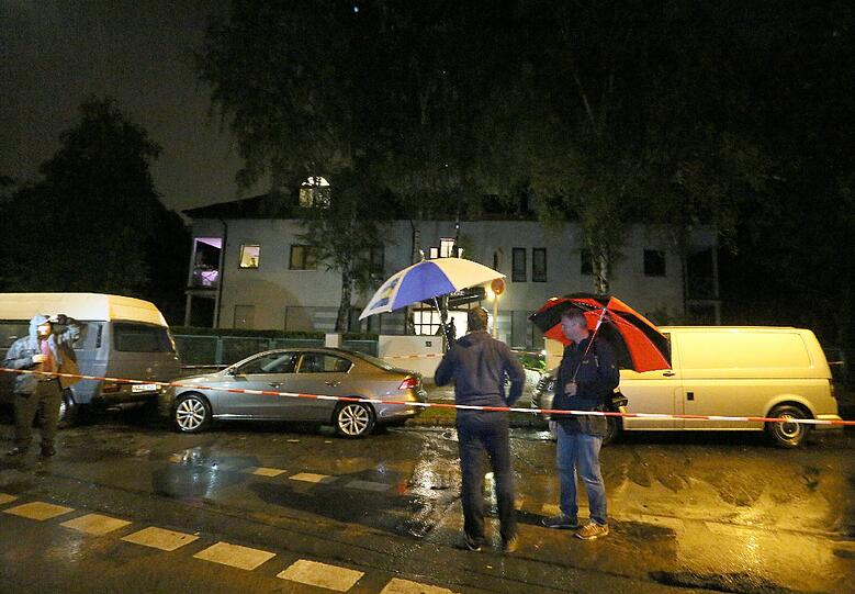 Familientragödie in Berlin: Ein Vater tötet seine Familie &ndash; Bringt Frau und zwei Kinder um und nimmt sich das Leben. Die Polizei vermutet hohe Schulden als Motiv. Die Bilder vom Tatort